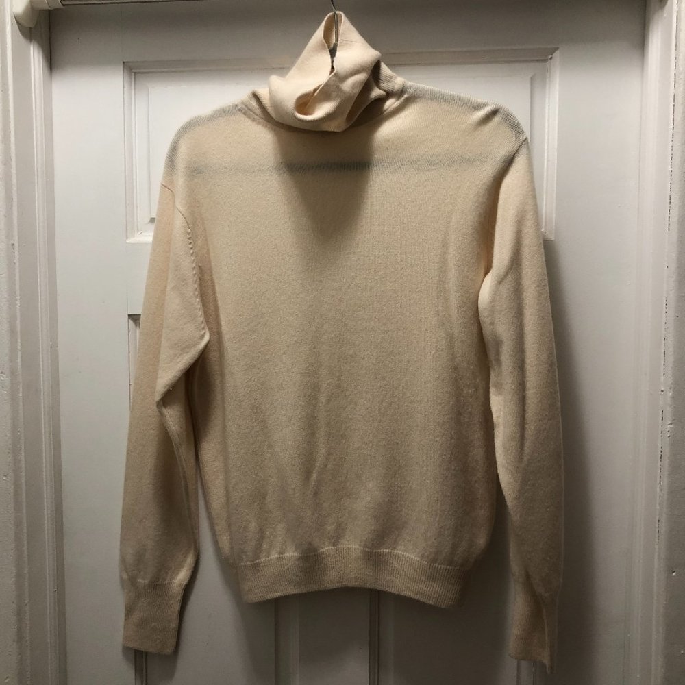 Creamy turtleneck cashmere sweater